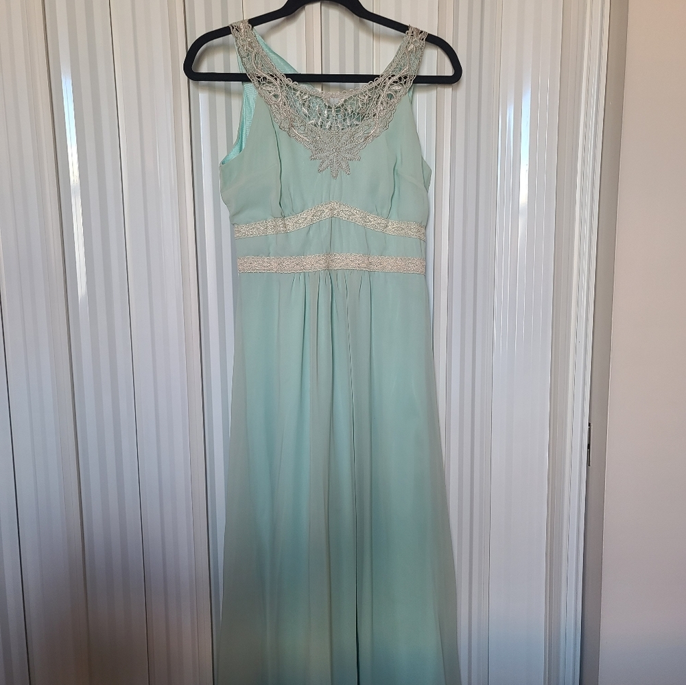 BNWT Privee Gown - M